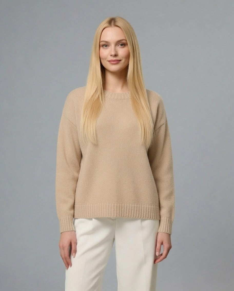 Maglia a collo ampio con spalla scesa – Beige
