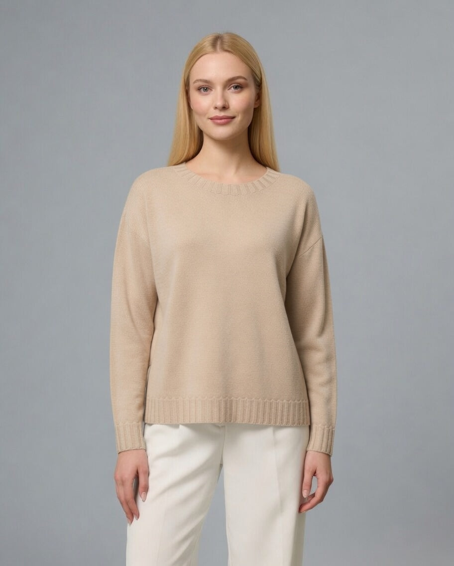 Maglia a collo ampio con spalla scesa – Beige