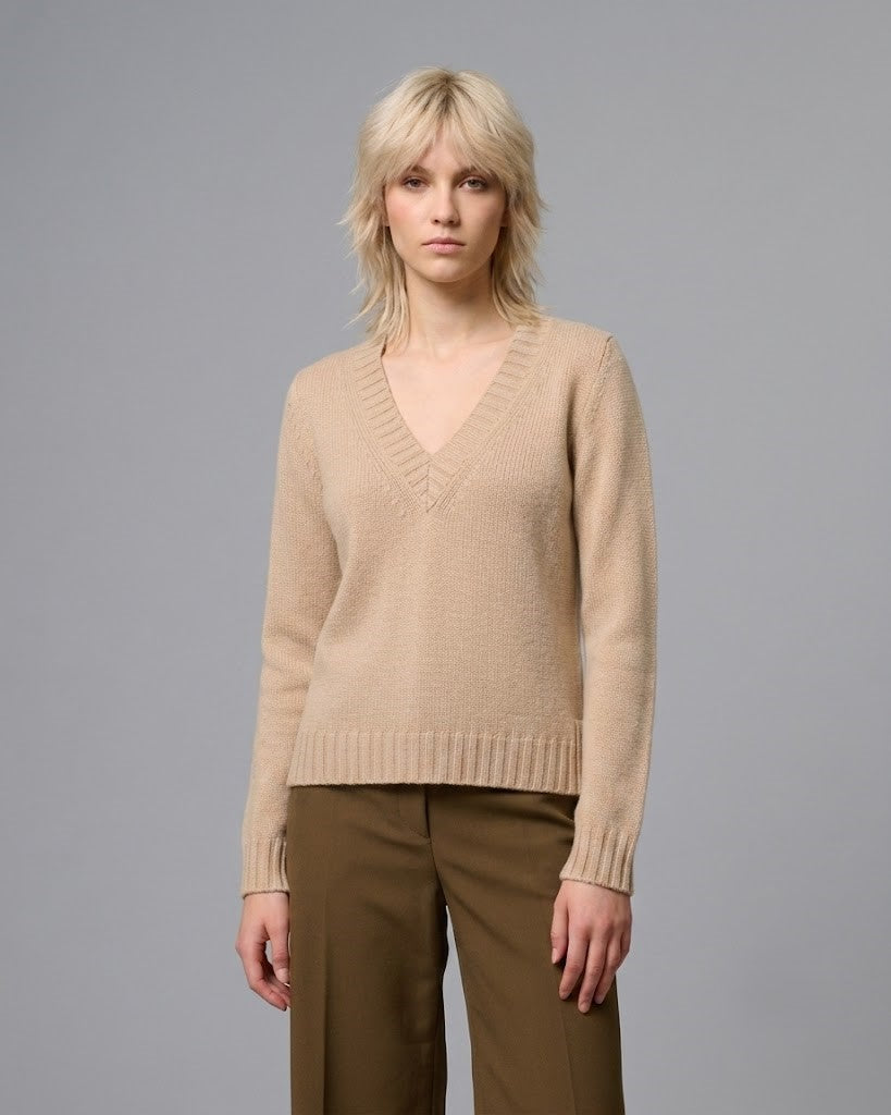 Maglia con scollo a V in pura lana – Beige