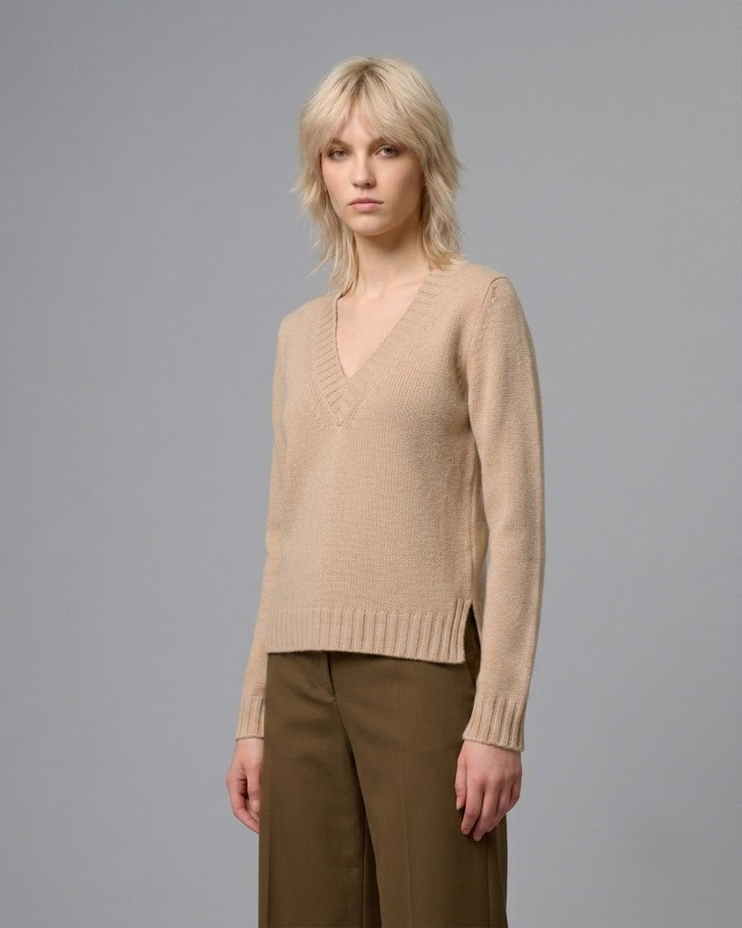 Maglia con scollo a V in pura lana – Beige