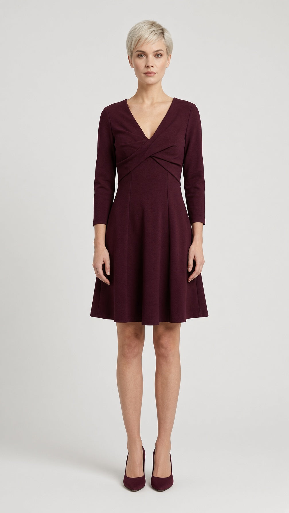Angelica knee-length scuba crêpe dress – Wine red